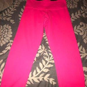 Lululemon HOT PINK crop